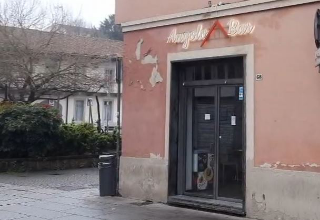 Uomo accoltellato ad Alessandria, è stato soccorso in un bar. E’ grave.